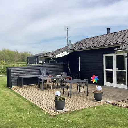 8 Person In Ansager-by Traum