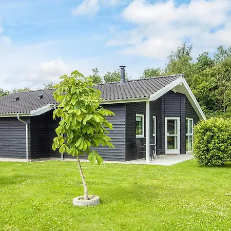 8 Person In Ansager-by Traum