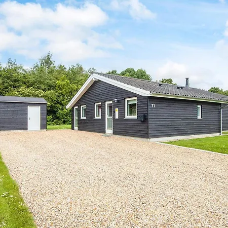 8 Person In Ansager-by Traum *