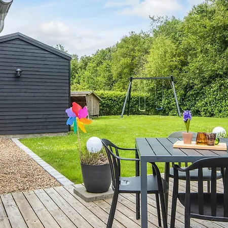 8 Person In Ansager-by Traum *