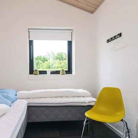 8 Person In Ansager-by Traum * Ansager