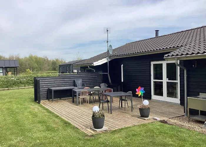 8 Person In Ansager-by Traum