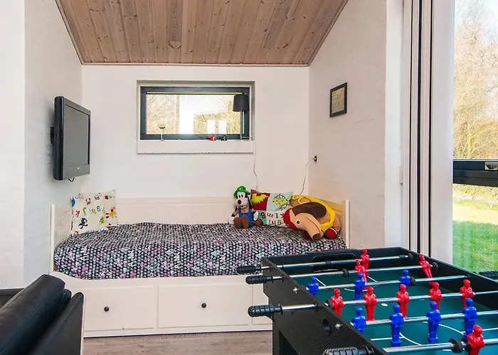 8 Person In Ansager-by Traum * Ansager