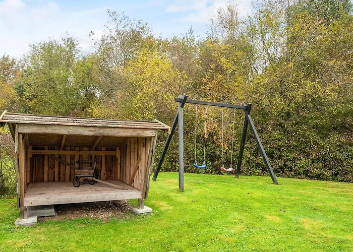 8 Person In Ansager-by Traum *