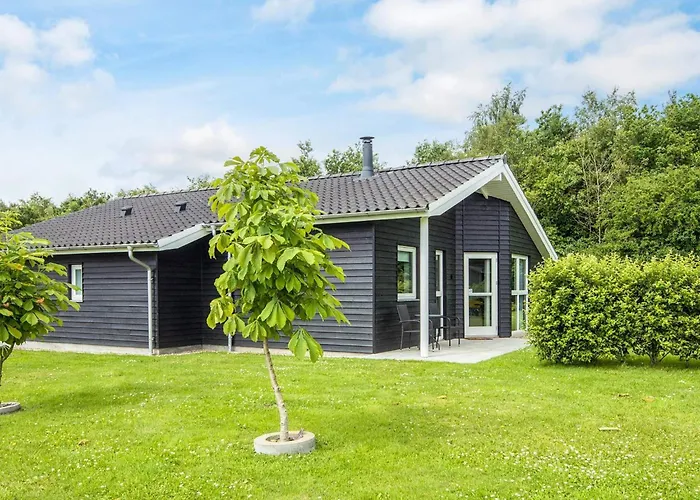 8 Person In Ansager-by Traum