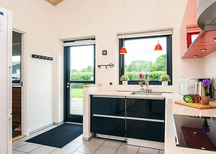 8 Person In Ansager-by Traum