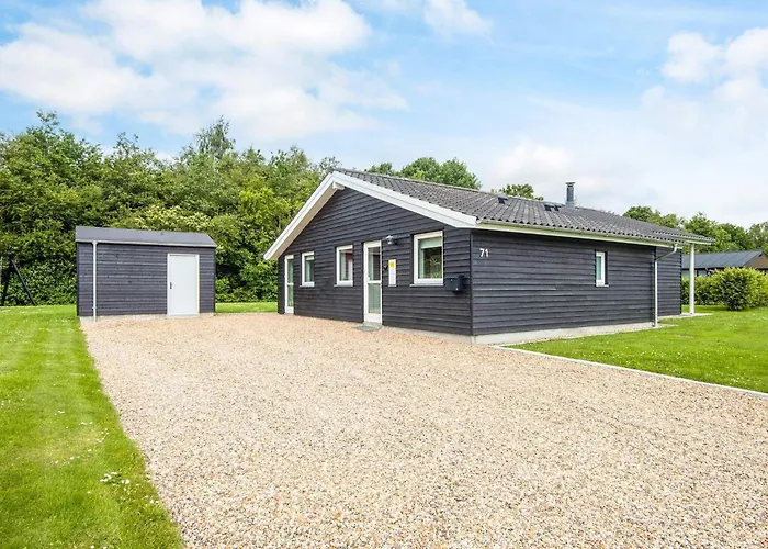 8 Person In Ansager-by Traum *