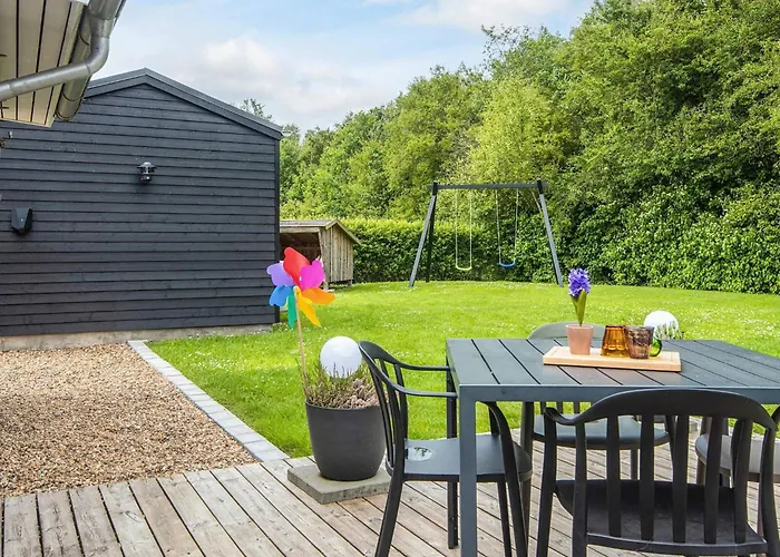 8 Person In Ansager-by Traum *