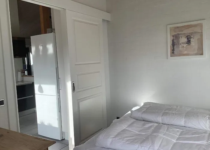 8 Person In Ansager-by Traum Ansager