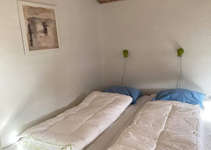 8 Person In Ansager-by Traum