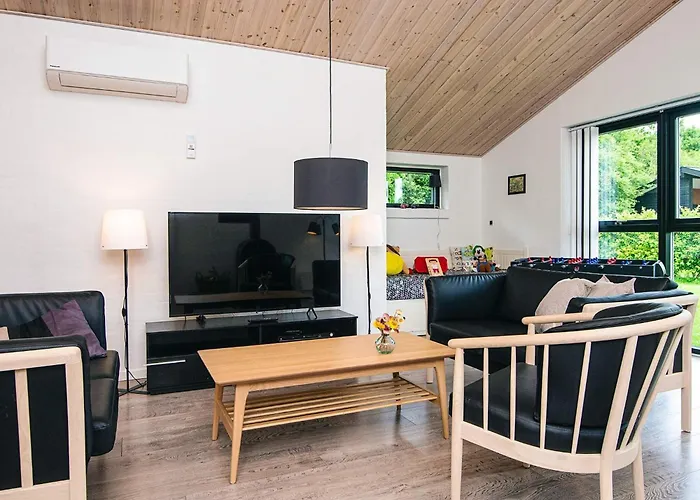 8 Person In Ansager-by Traum *